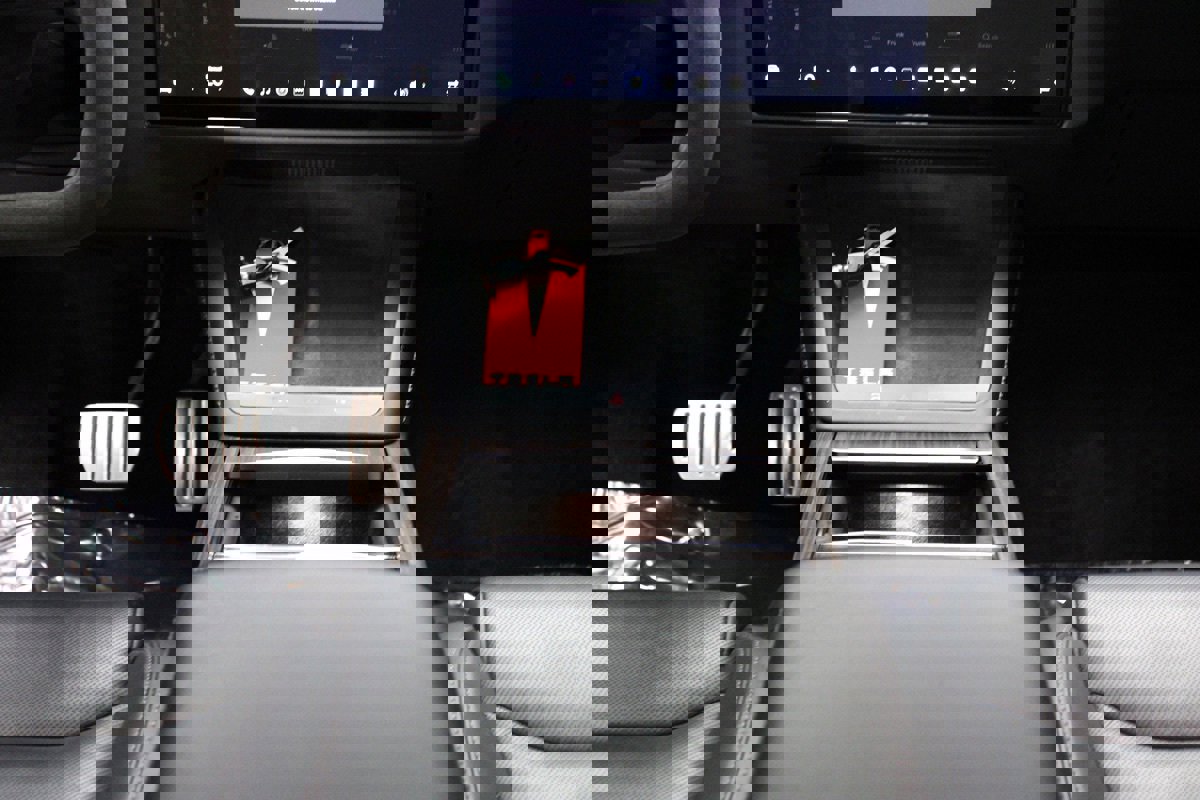 Used 2023 Tesla Model X image 47