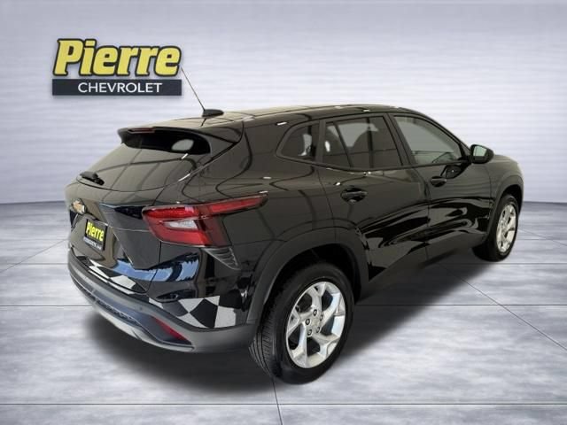 New 2026 Chevrolet Trax LS w/ LS Convenience Package FWD image 5