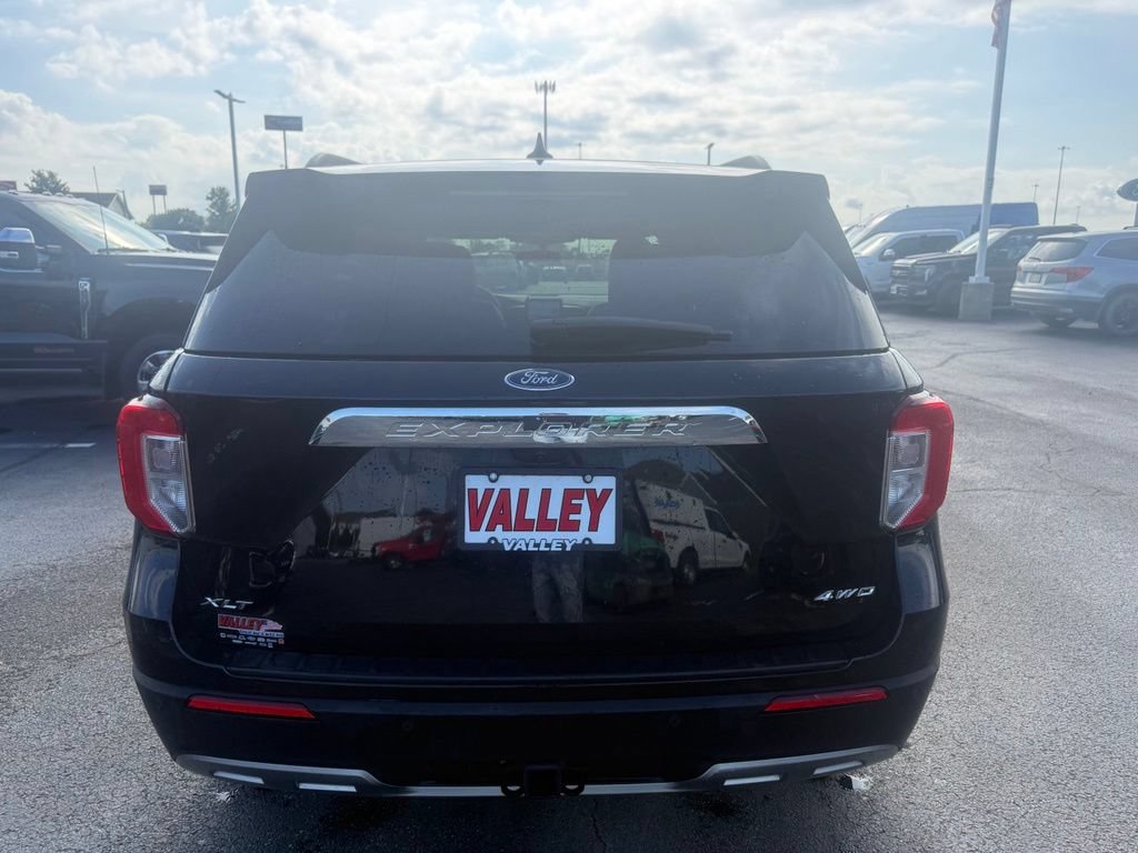 Used 2024 Ford Explorer XLT w/ Equipment Group 202A AWD/4WD image 5