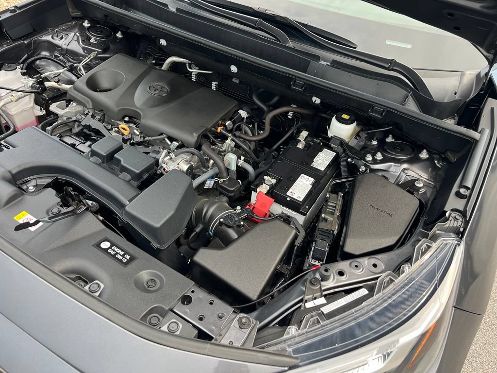 Used 2025 Toyota RAV4 XLE FWD image 42