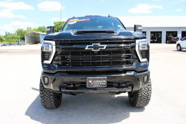 Used 2024 Chevrolet Silverado 2500 LTZ w/ LTZ Plus Package AWD/4WD image 2