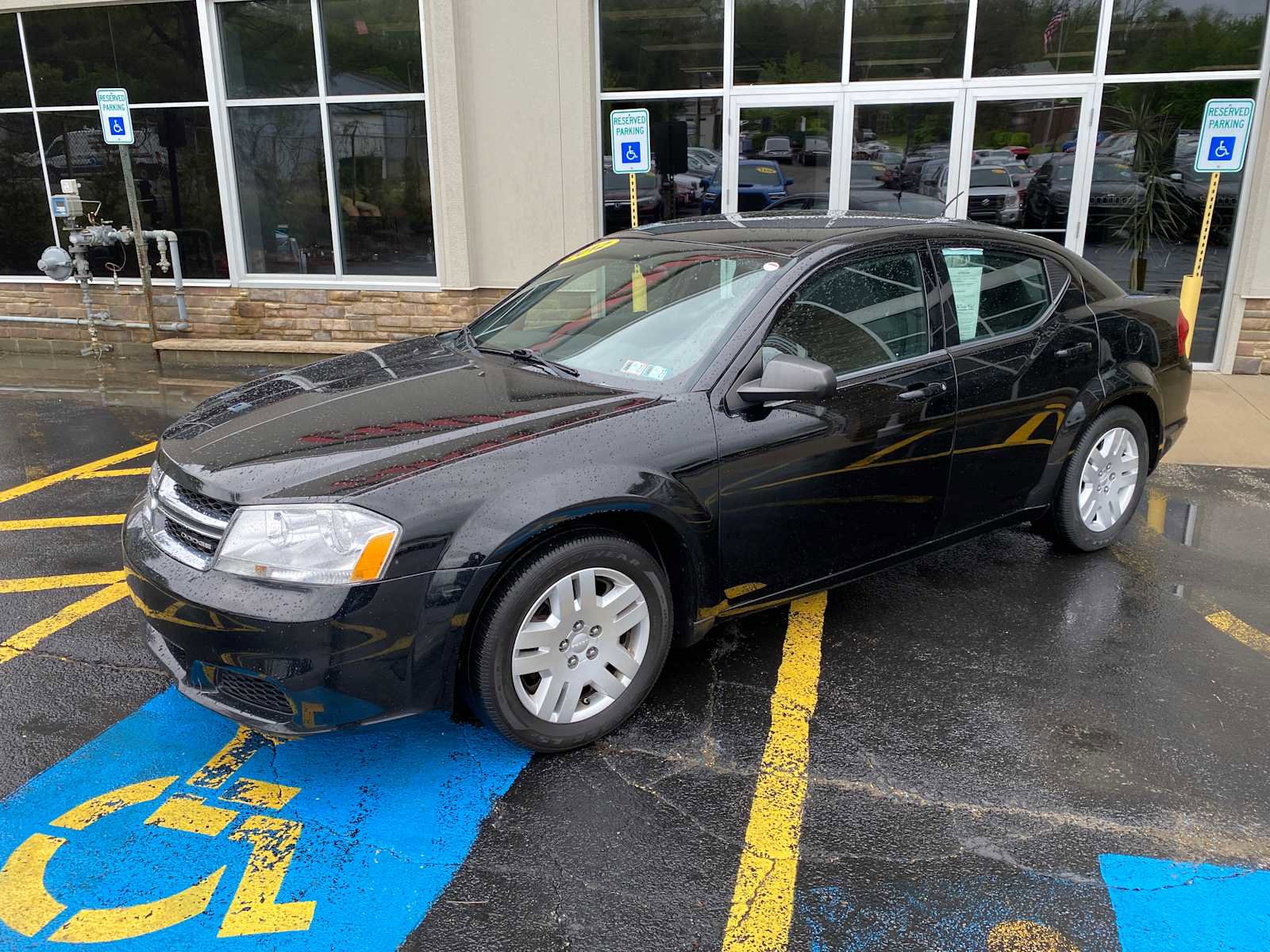 Used 2012 Dodge Avenger SE FWD image 2