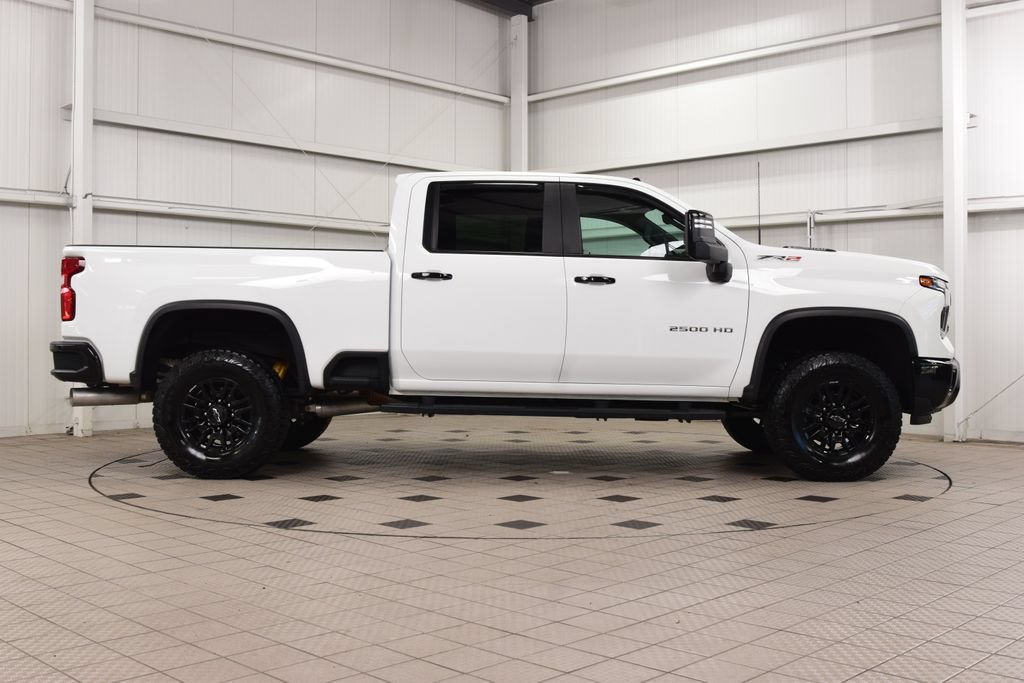 Used 2024 Chevrolet Silverado 2500 ZR2 w/ Technology Package AWD/4WD image 8