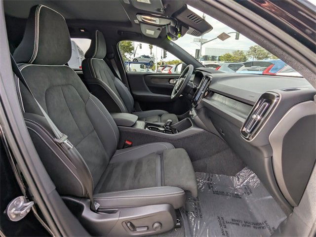 Used 2023 Volvo XC40 Recharge Ultimate image 30