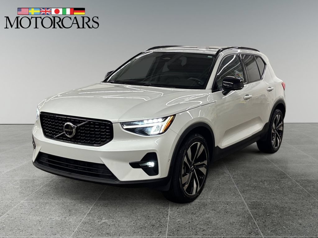 Certified 2024 Volvo XC40 B5 Plus w/ Climate Package AWD/4WD image 7