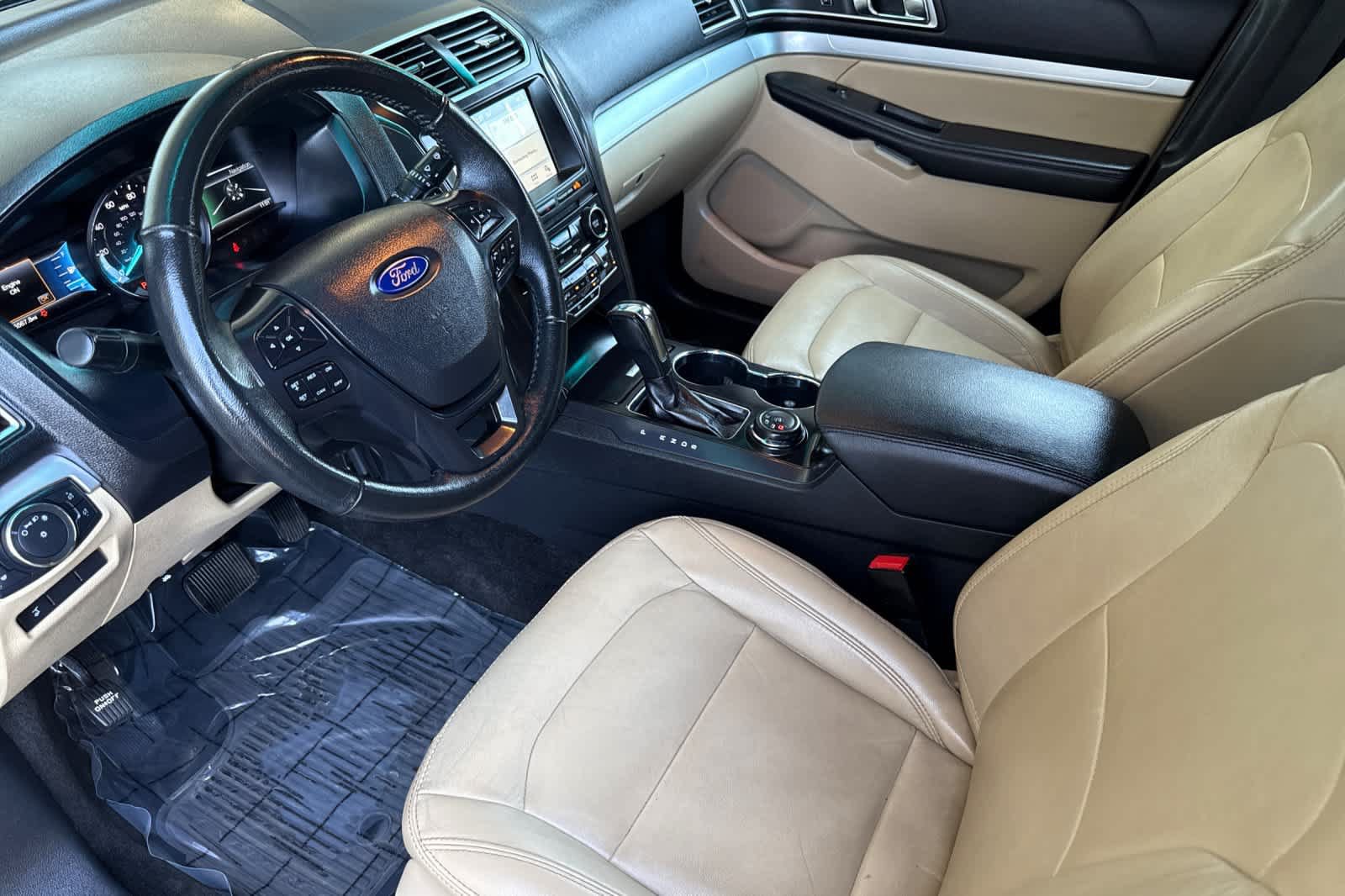 Used 2017 Ford Explorer XLT w/ Equipment Group 202A AWD/4WD image 11