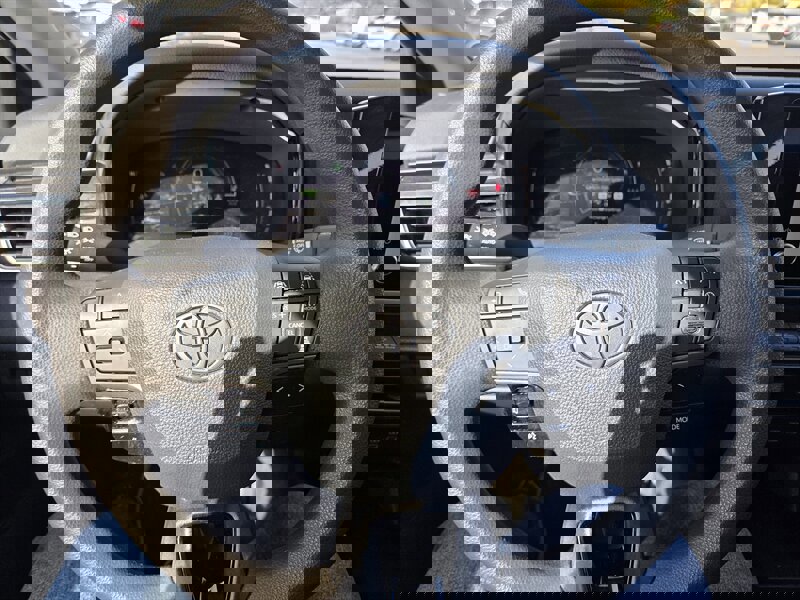 Used 2025 Toyota Camry LE image 11