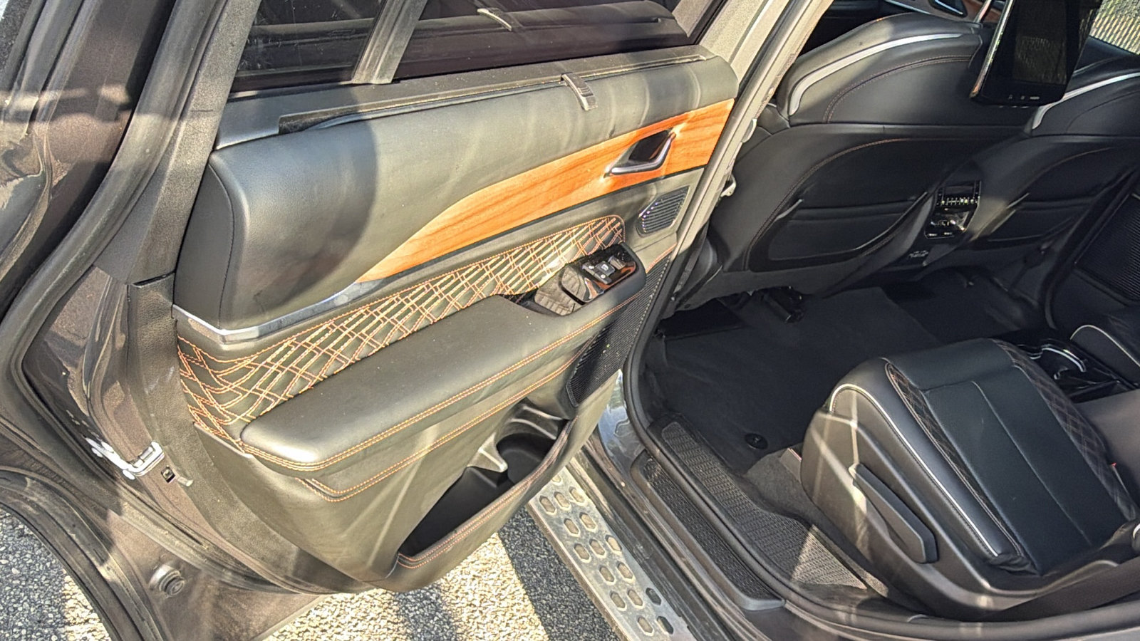 Used 2025 Jeep Grand Cherokee L Summit AWD/4WD image 24