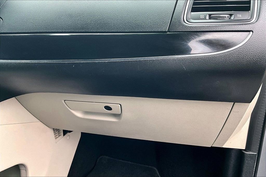 Used 2020 Dodge Grand Caravan SXT image 16