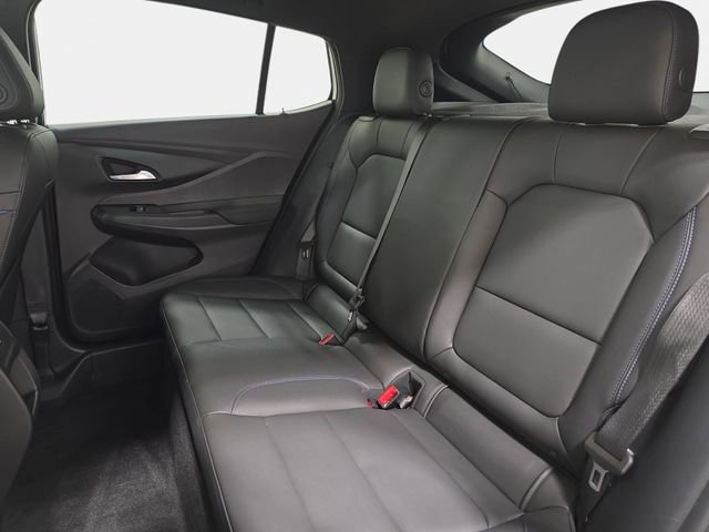 Used 2025 Buick Envista Sport Touring image 13