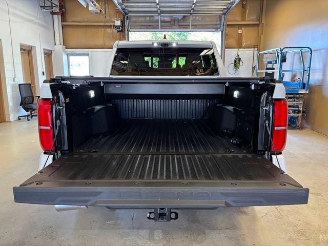 Used 2025 Toyota Tacoma Limited AWD/4WD image 18