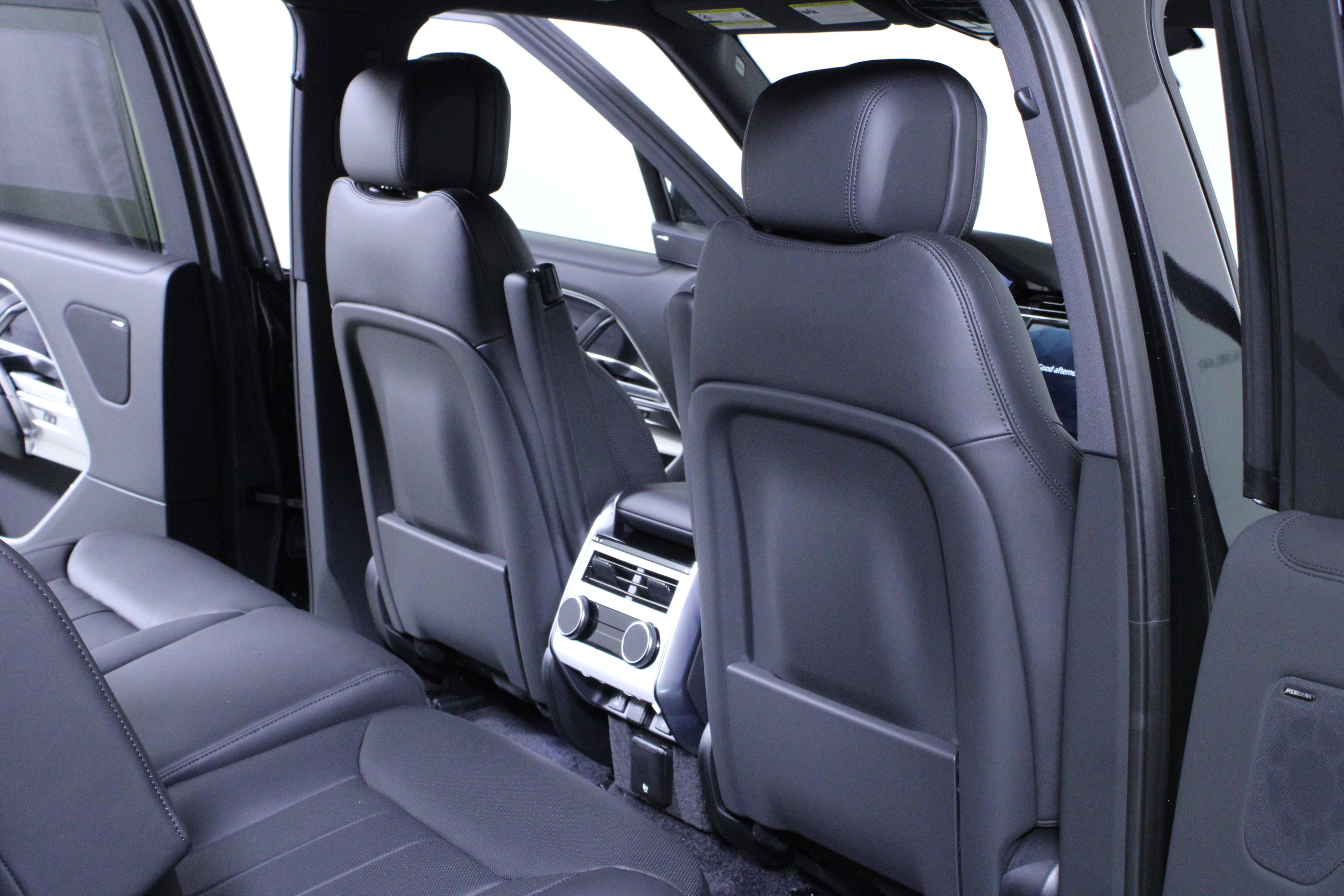 New 2026 Land Rover Range Rover Long Wheelbase SE image 11