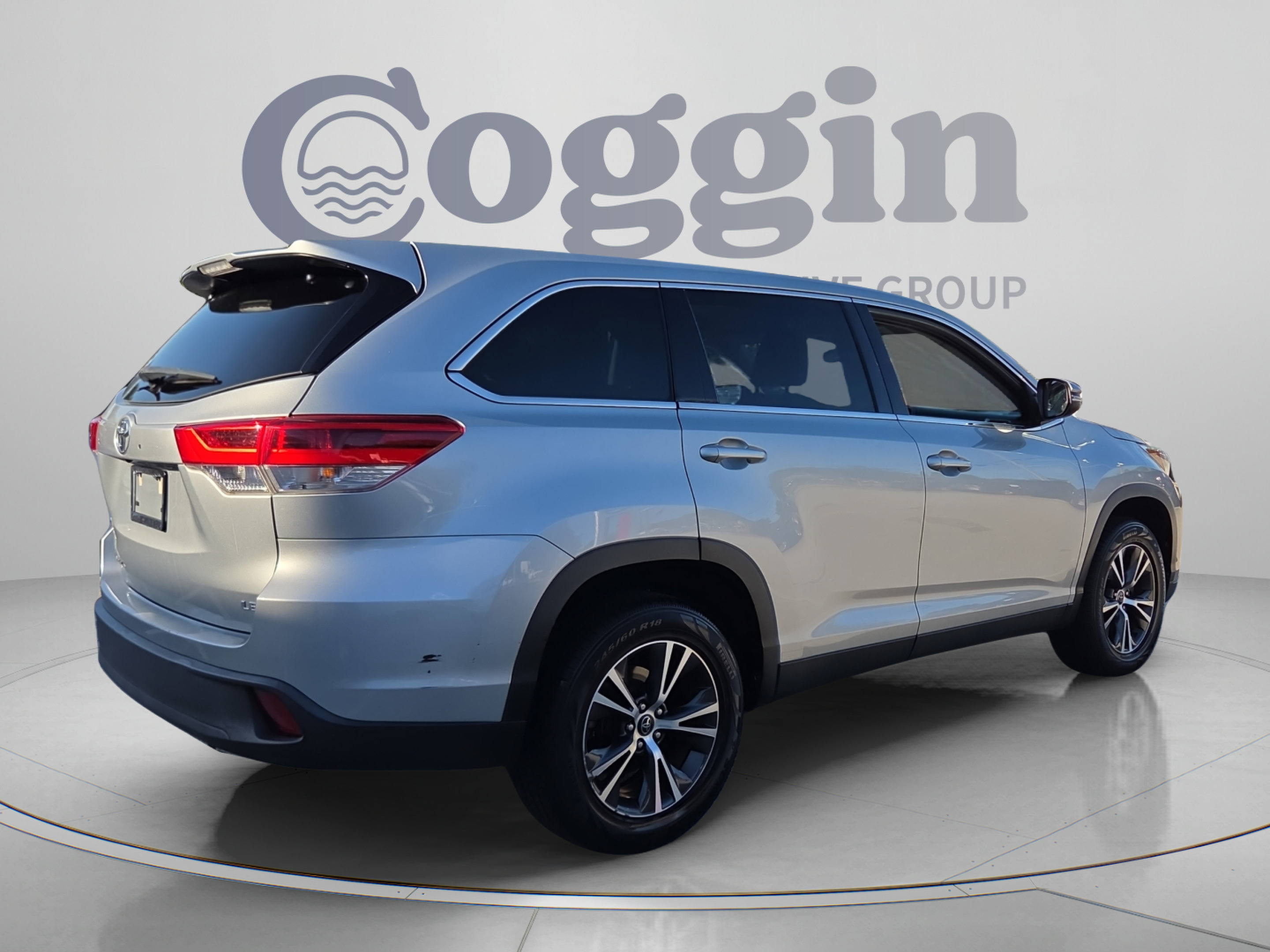 Used 2019 Toyota Highlander Plus FWD image 5