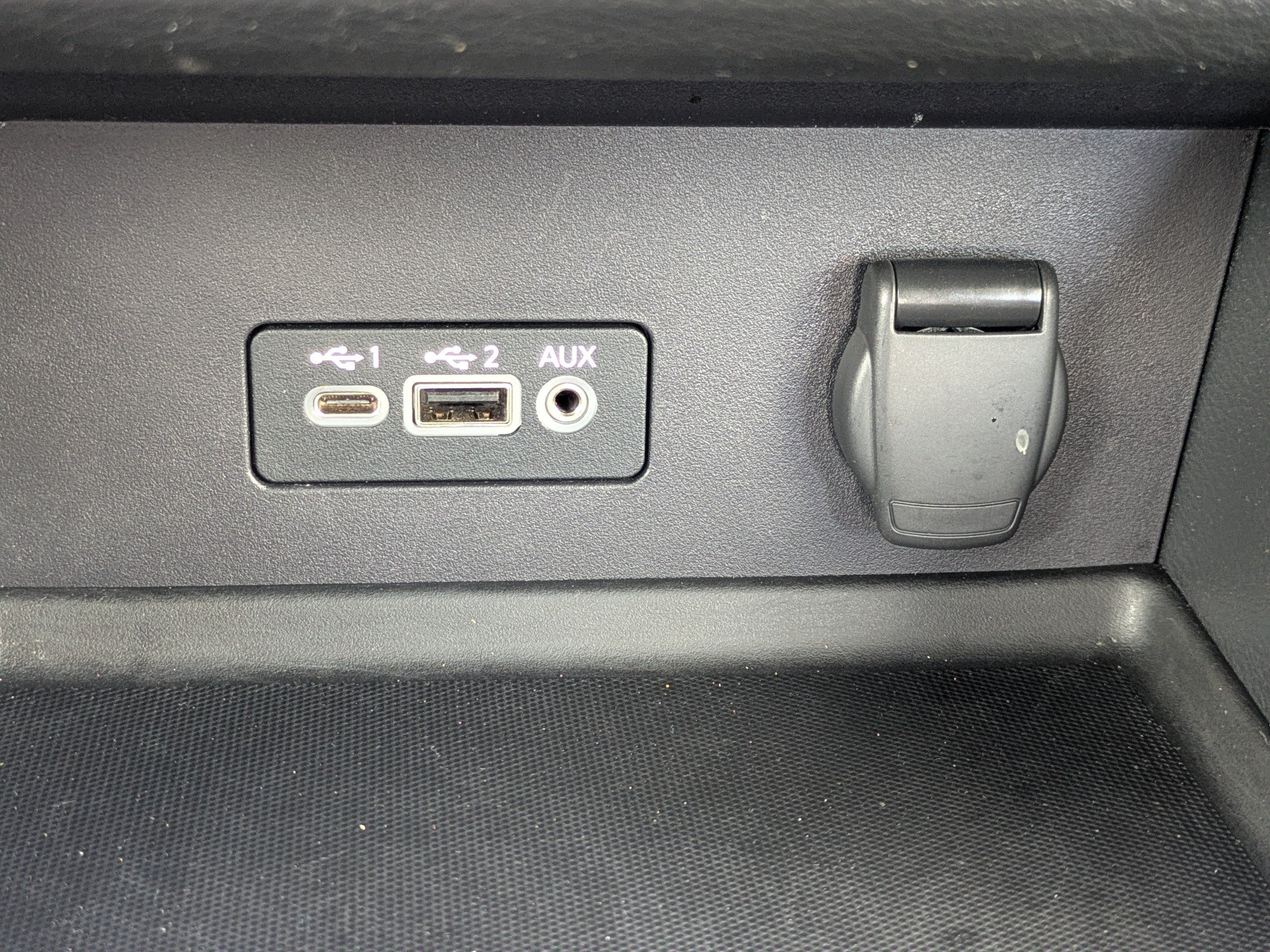 Used 2023 Nissan Sentra SR w/ Midnight Edition Package FWD image 27