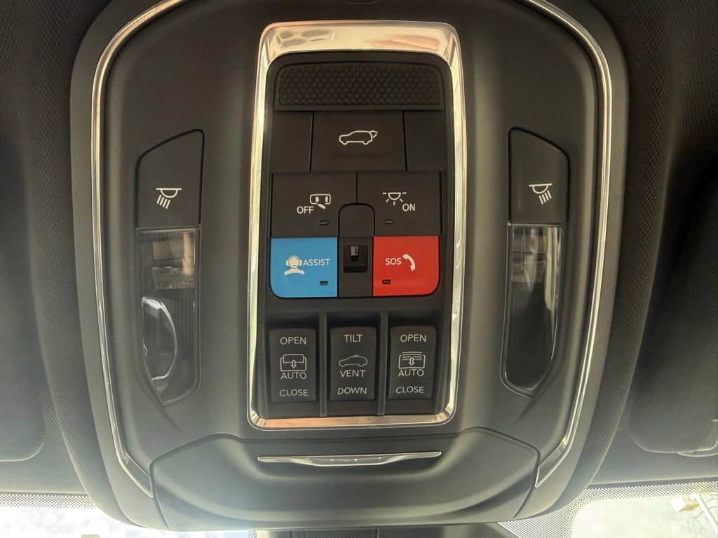 Used 2025 Jeep Grand Cherokee Limited image 33