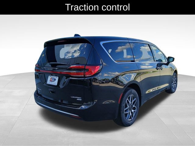 New 2027 Chrysler Pacifica Limited w/ Family Tech Group AWD/4WD image 5