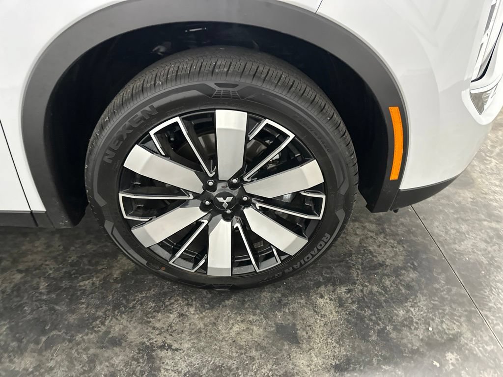 Used 2026 Mitsubishi Outlander FWD image 4