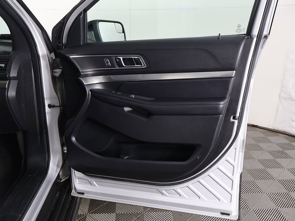 Used 2018 Ford Explorer XLT w/ Equipment Group 202A image 21