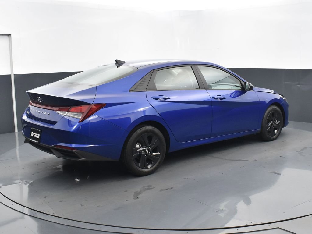 Used 2023 Hyundai Elantra SEL image 3