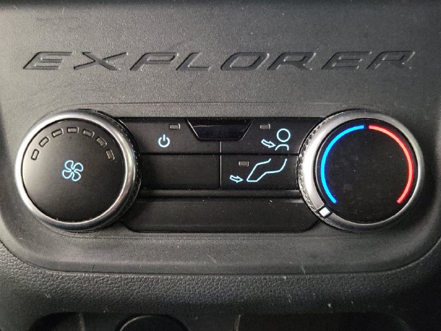 Used 2025 Ford Explorer ST-Line w/ ST-Line Street Pack AWD/4WD image 16