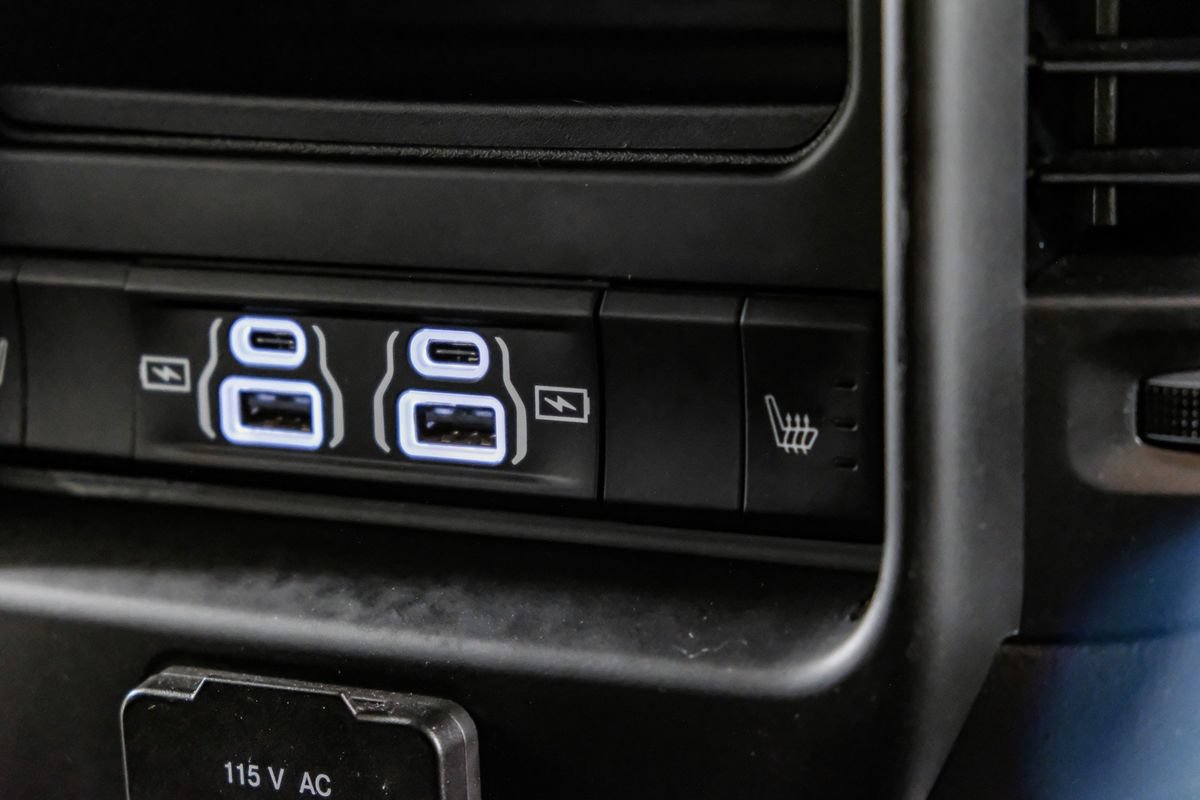 Used 2024 RAM 3500 Laramie w/ Night Edition AWD/4WD image 33