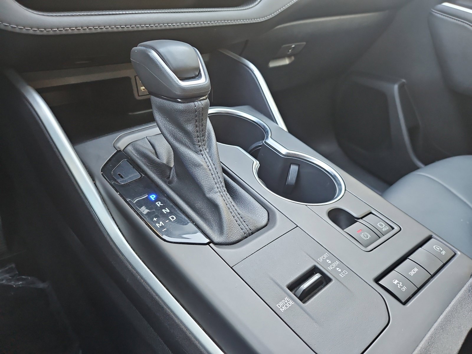 Used 2022 Toyota Highlander XLE FWD image 32