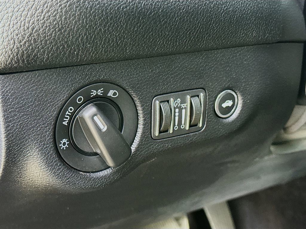 Used 2017 Dodge Challenger SXT RWD image 12