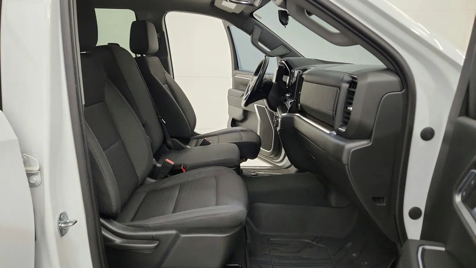 Used 2022 Chevrolet Silverado 1500 LT image 28