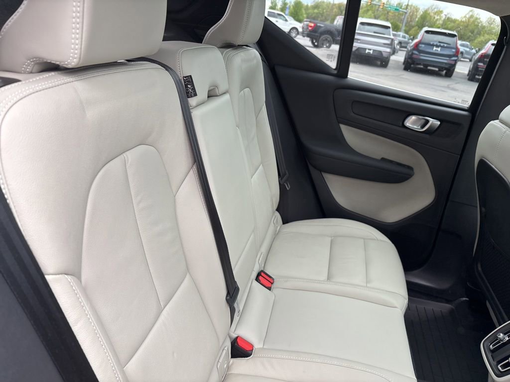 Used 2023 Volvo XC40 B5 Plus w/ Driver Assist Package AWD/4WD image 35