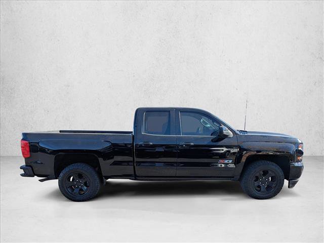 Used 2018 Chevrolet Silverado 1500 LT w/ Midnight Edition image 4