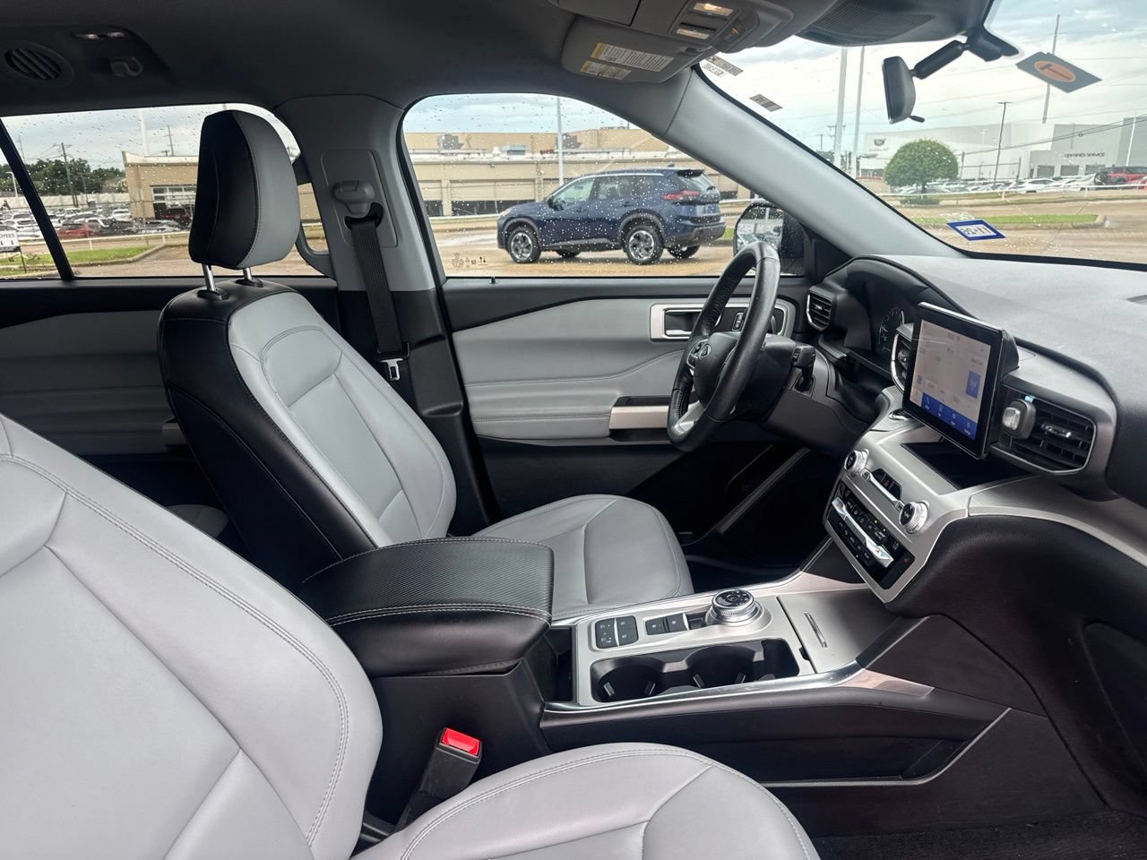 Used 2021 Ford Explorer XLT w/ Equipment Group 202A RWD image 30