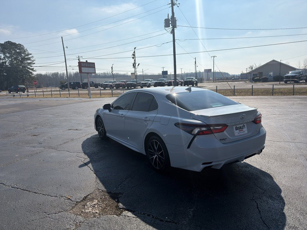 Used 2023 Toyota Camry SE image 7