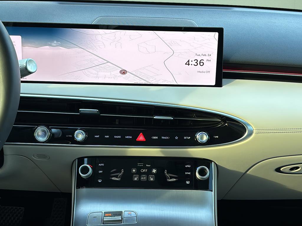 Used 2026 Genesis GV70 2.5T Select image 24