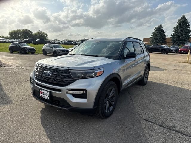 Used 2023 Ford Explorer XLT w/ Equipment Group 202A AWD/4WD image 6