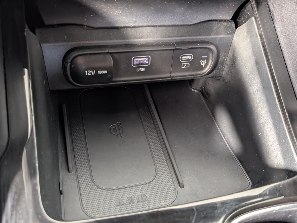 Used 2024 Kia Telluride EX w/ EX Captain's Chair Package FWD image 21