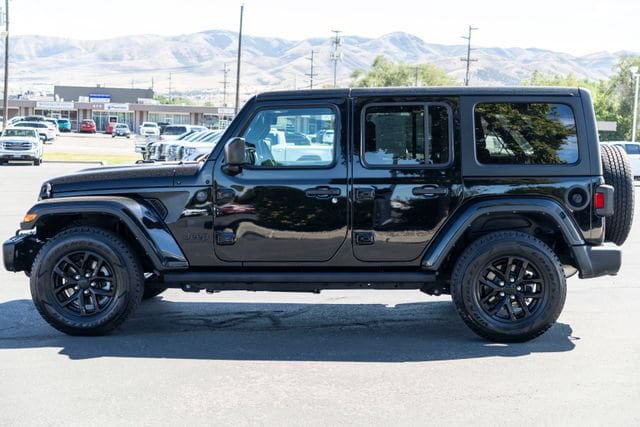 Used 2023 Jeep Wrangler Unlimited Sport AWD/4WD image 3