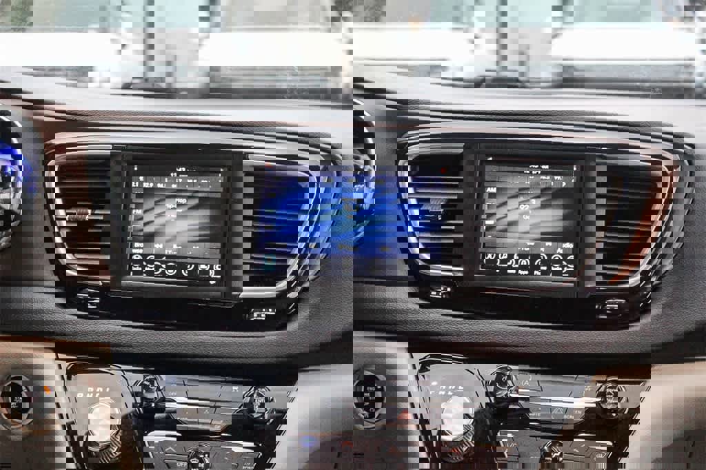 Used 2021 Chrysler Voyager Lxi image 19