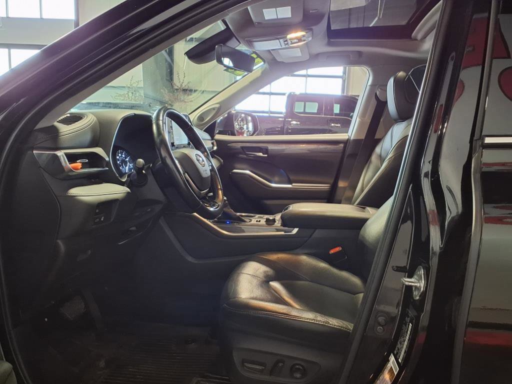 Used 2020 Toyota Highlander Limited image 22
