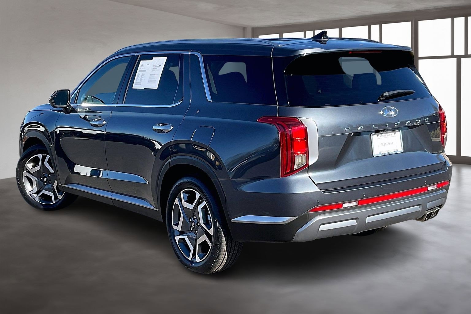 Used 2024 Hyundai Palisade SEL w/ Premium Package image 4