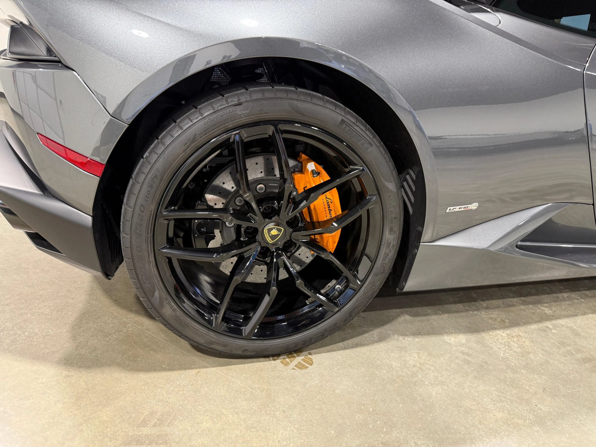 Used 2016 Lamborghini Huracan LP 610-4 AWD/4WD image 23