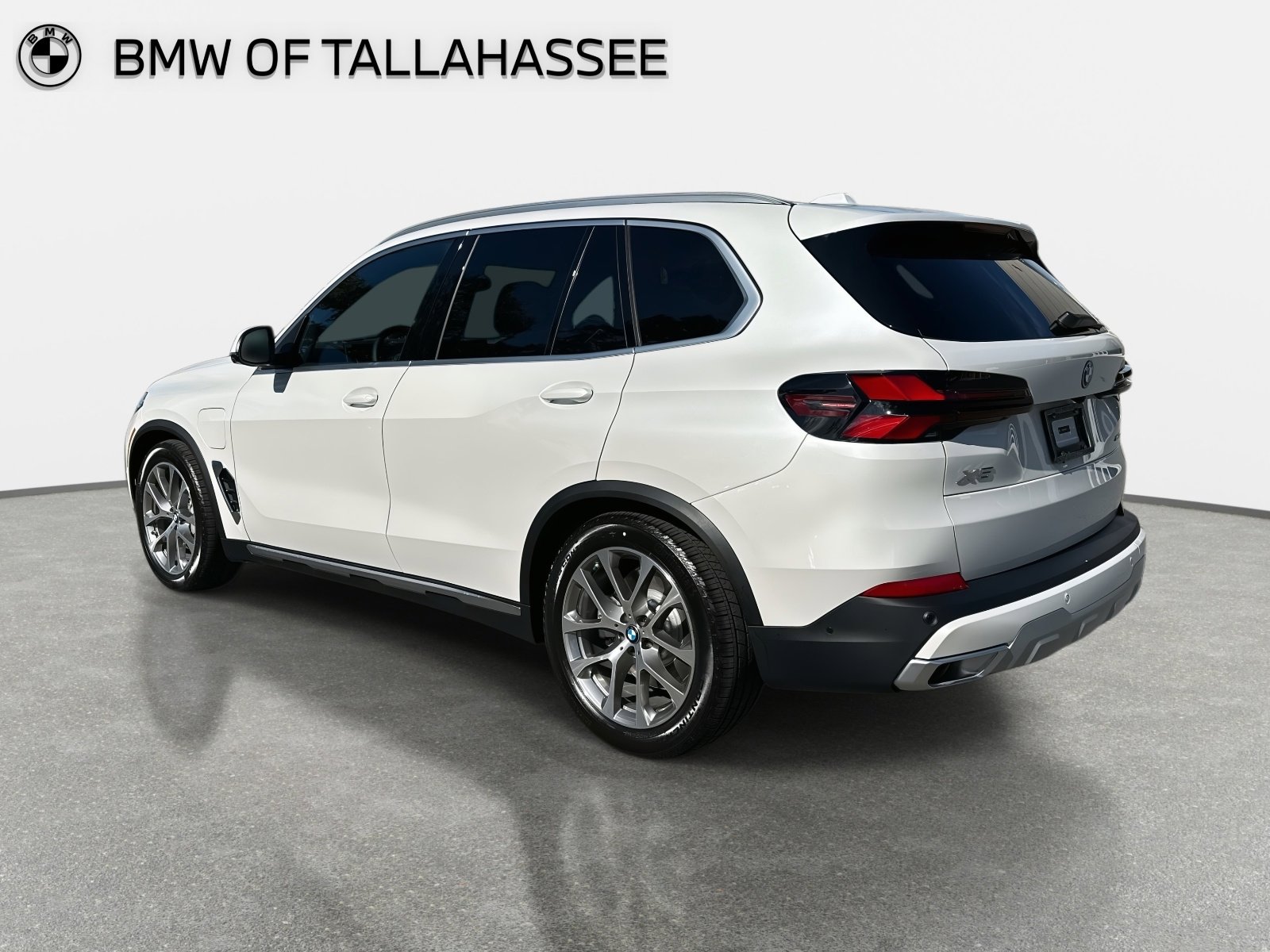 New 2026 BMW X5 xDrive50e AWD/4WD image 3