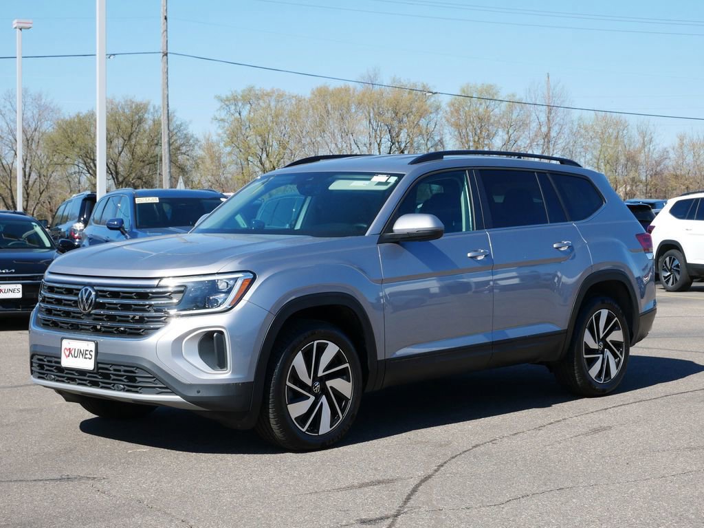 Used 2025 Volkswagen Atlas SE image 3