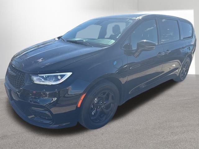 Used 2022 Chrysler Pacifica Touring-L w/ S Appearance Package image 1