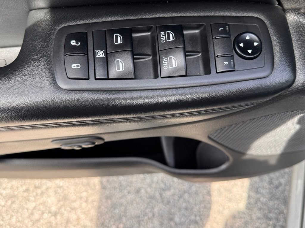 Used 2021 Jeep Grand Cherokee Limited image 16