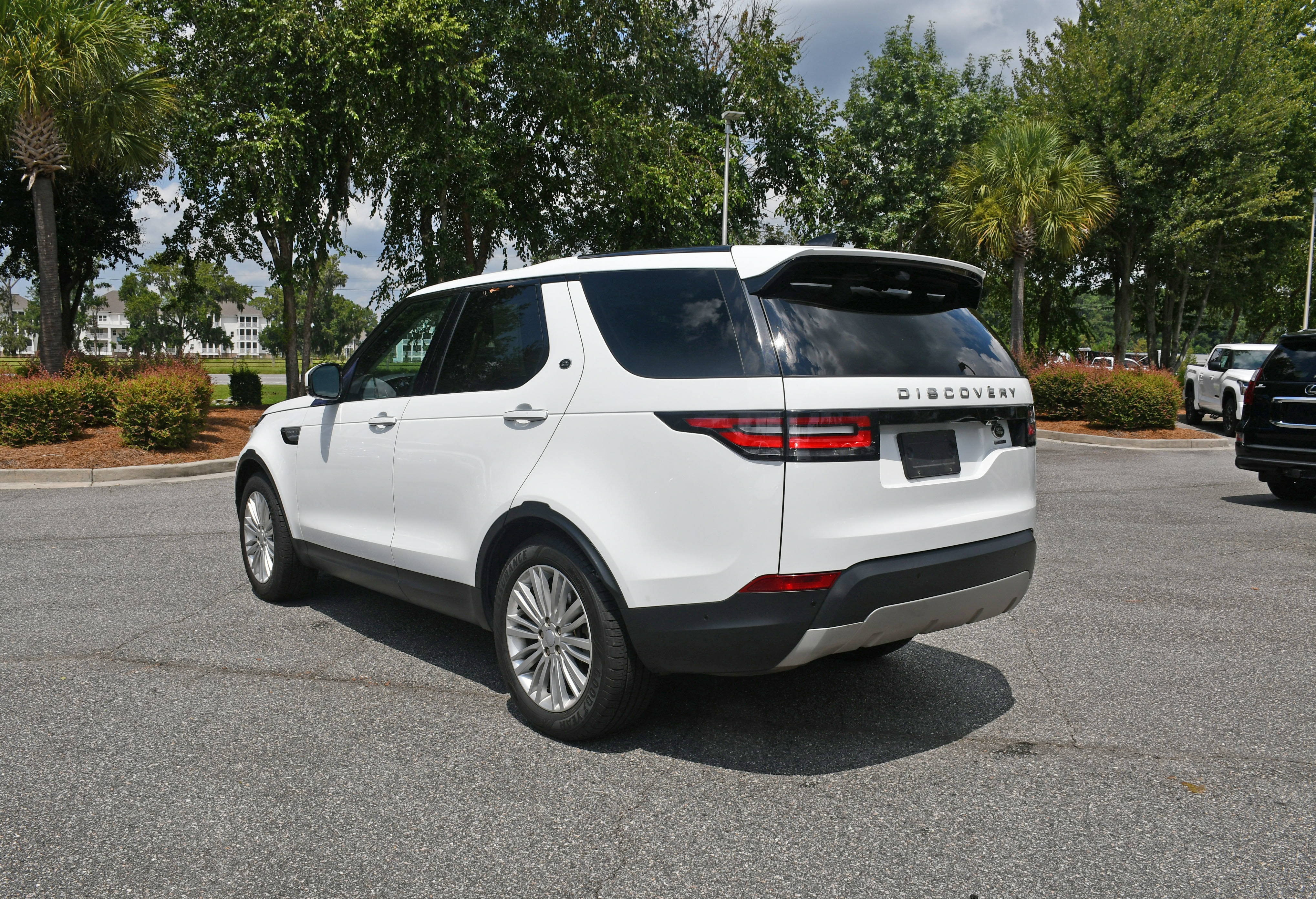 Used 2019 Land Rover Discovery HSE Luxury AWD/4WD image 3