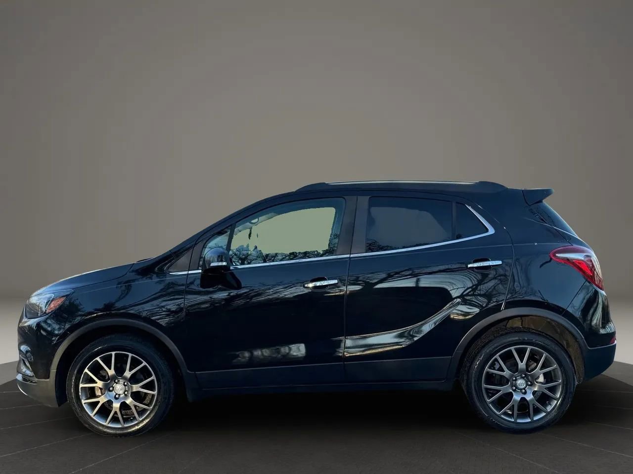 Used 2019 Buick Encore Sport Touring image 6