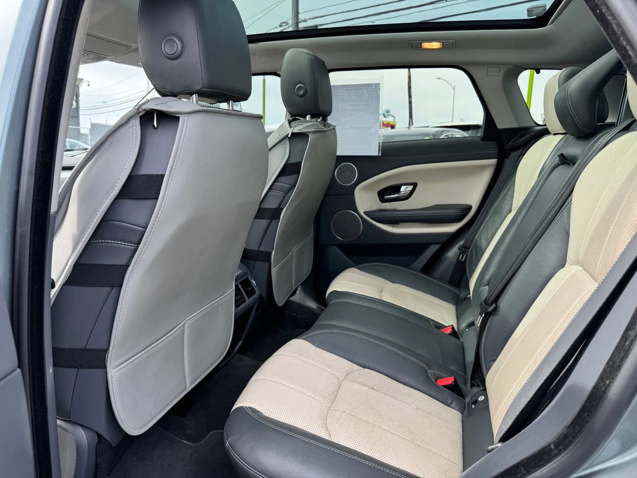 Used 2016 Land Rover Range Rover Evoque SE Premium image 14