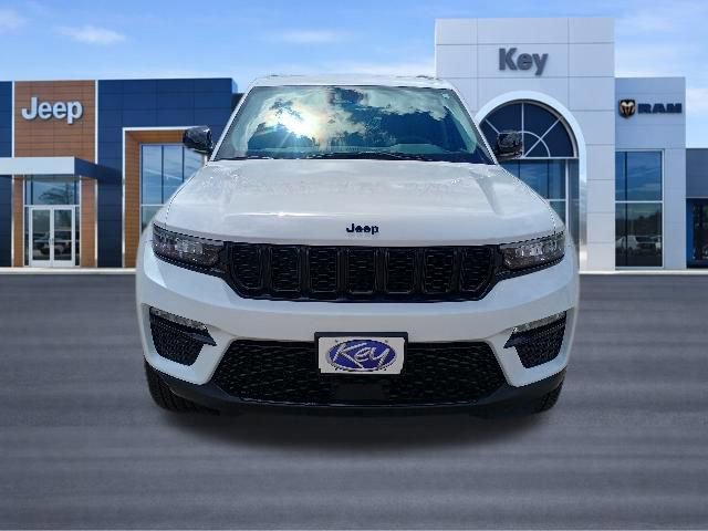 Used 2023 Jeep Grand Cherokee Limited w/ Black Appearance Package AWD/4WD image 9