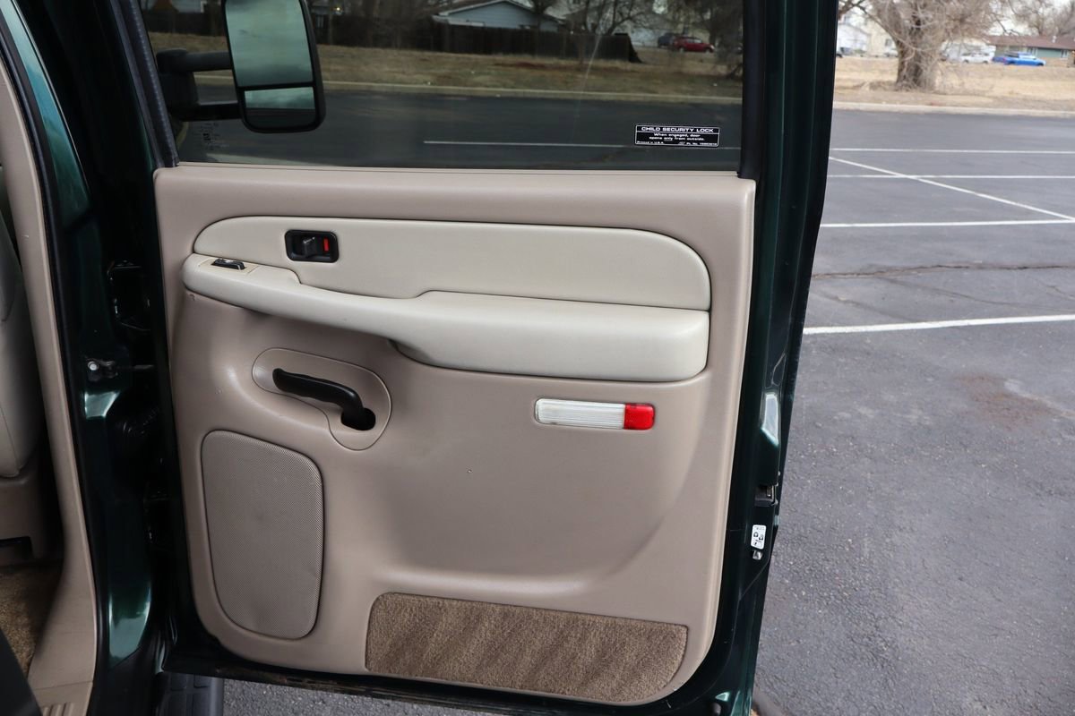 Used 2002 Chevrolet Suburban 2500 LT image 27