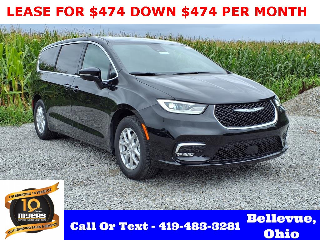 New 2026 Chrysler Pacifica Select image 1